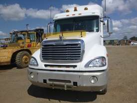 Freightliner Columbia CL120 Primemover Truck - picture2' - Click to enlarge