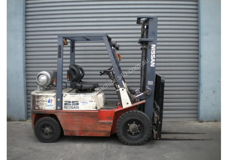 caption NISSAN FORKLIFT 2.5T - LPG, SIDE SHIFT