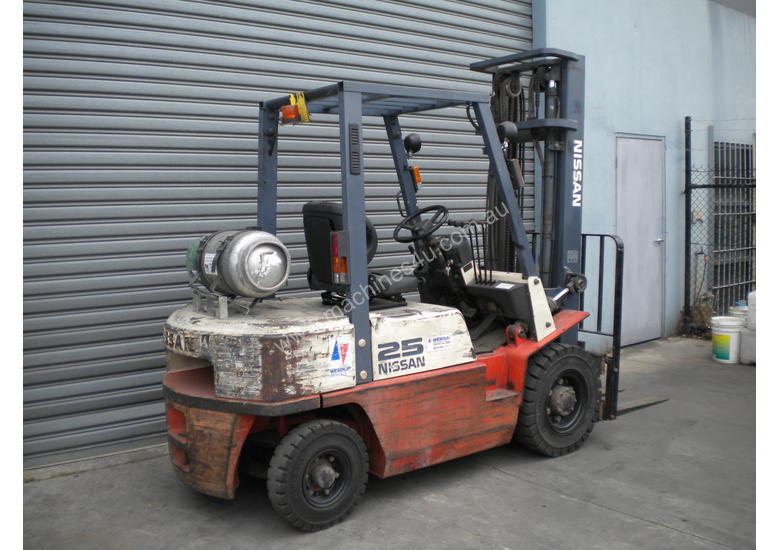 caption NISSAN FORKLIFT 2.5T - LPG, SIDE SHIFT