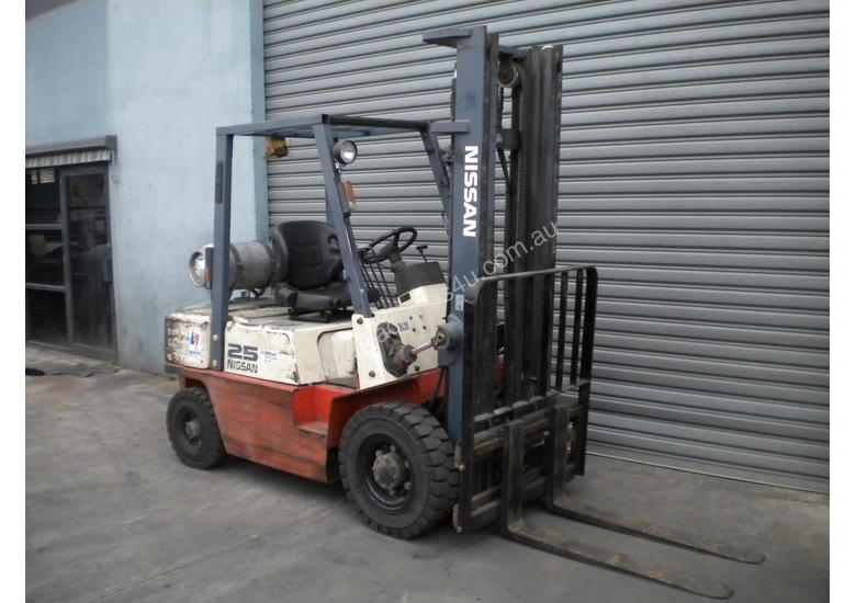 caption NISSAN FORKLIFT 2.5T - LPG, SIDE SHIFT