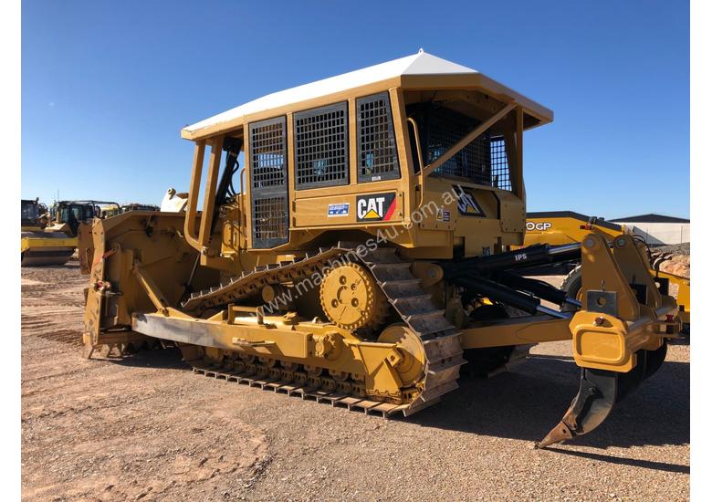 caption Caterpillar D6T XL