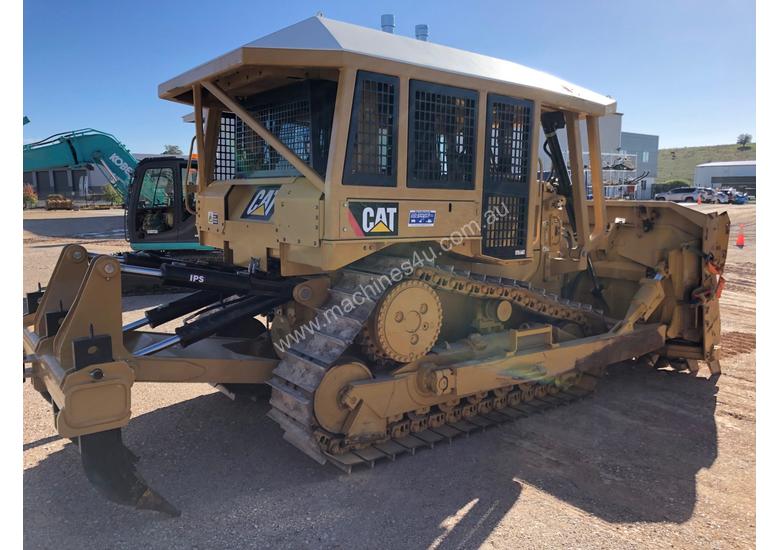 caption Caterpillar D6T XL
