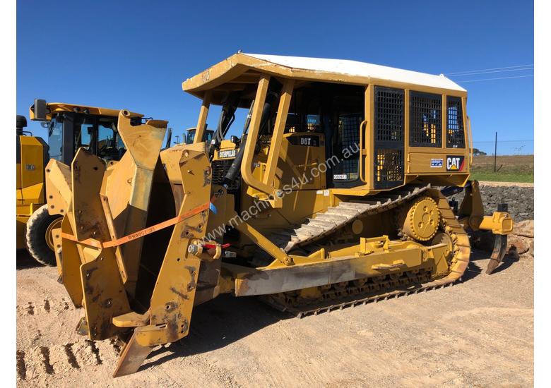 caption Caterpillar D6T XL