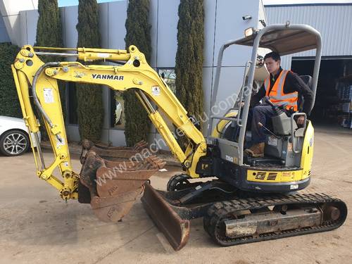 2013 YANMAR VIO27-5 WITH LOW 1650 HOURS, HITCH AND BUCKETS. ONE OWNER