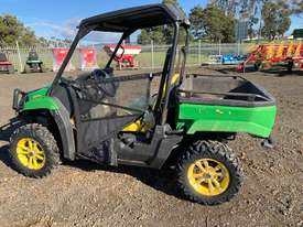 John Deere XUV 560 Gator Utility Vehicle - picture2' - Click to enlarge