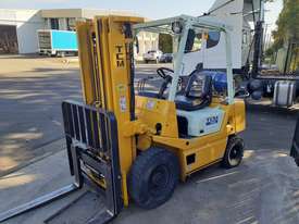 TCM Forklift 4350mm Container mast side shift only $6000  - picture1' - Click to enlarge