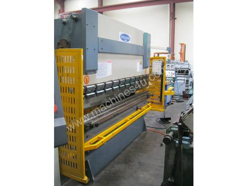 Steelmaster 2500mm x 40 Ton Hydraulic Pressbrake