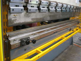 Steelmaster 2500mm x 40 Ton Hydraulic Pressbrake - picture1' - Click to enlarge