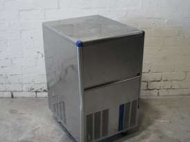 30kg/24Hr Ice Maker Machine - Scotsman IM0032SSC - picture0' - Click to enlarge