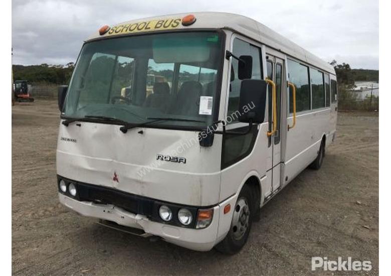 caption 2002 Mitsubishi Rosa