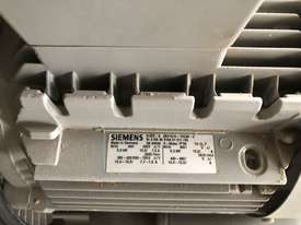 Siemens Vacuum Pump 3 Phase - picture1' - Click to enlarge