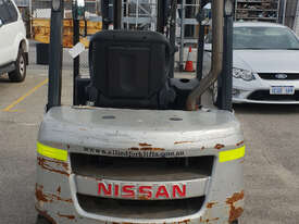 Nissan 2500kg Diesel Forklift with 4750mm Three Stage Mast & Side-Shift - picture2' - Click to enlarge