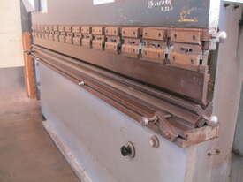 Steelmaster 3.2 metre x 125 ton Hydraulic Pressbrake - picture1' - Click to enlarge