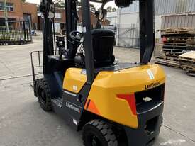 Liugong 2.5t Diesel Forklift  - picture0' - Click to enlarge