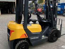 Liugong 2.5t Diesel Forklift  - picture2' - Click to enlarge