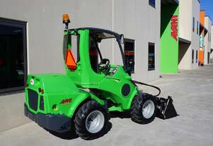 Avant 745 Articulated Mini Loader w Telescopic Boom & Log Grab