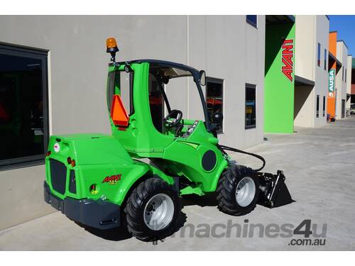 Avant 745 Articulated Mini Loader w Telescopic Boom & Log Grab