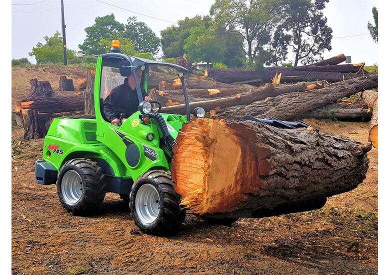 Avant 745 Articulated Mini Loader w Telescopic Boom & Log Grab