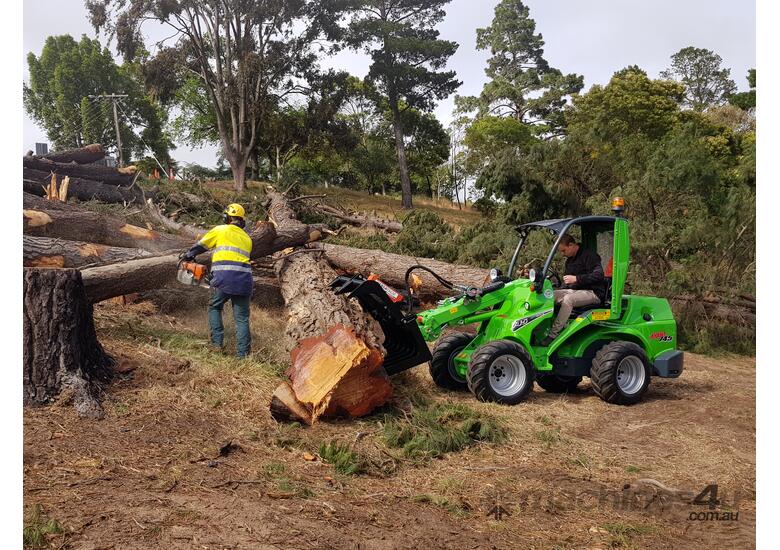 Avant 745 Articulated Mini Loader w Telescopic Boom & Log Grab