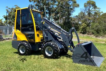 Eurotrac Mini Loader   W11-Cab
