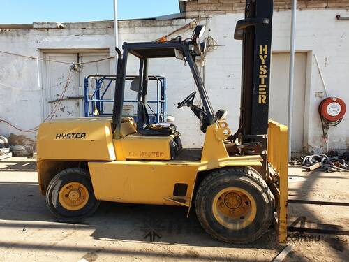 caption Hyster H5.00XL Forklift
