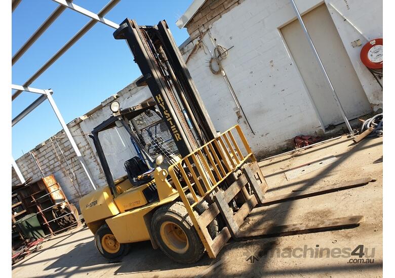 caption Hyster H5.00XL Forklift
