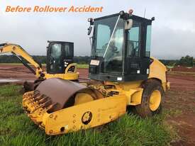 One only damaged 1280 hr CAT CS433E VIB Roller 2007 model. - picture0' - Click to enlarge