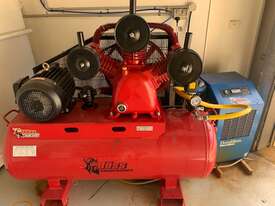  Air Compressor with Clean Air Package - picture0' - Click to enlarge