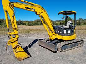 MINI 5.5 tonne Komatsu EXCAVATOR - picture0' - Click to enlarge