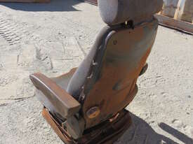 KOMATSU OPERATOR SEAT - picture0' - Click to enlarge