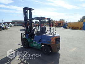 MITSUBISHI FG35 LPG FORKLIFT - picture1' - Click to enlarge