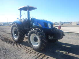 New Holland Tractor  - picture0' - Click to enlarge