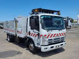 Isuzu NPR400 - picture0' - Click to enlarge