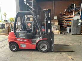 2.5 Tonne Diesel Container Mast Forklift  - picture0' - Click to enlarge