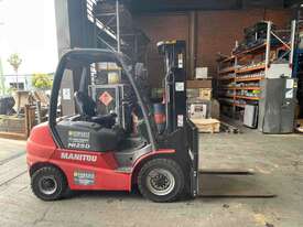 2.5 Tonne Diesel Container Mast Forklift  - picture1' - Click to enlarge