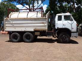 Tipper and Water tank - picture0' - Click to enlarge