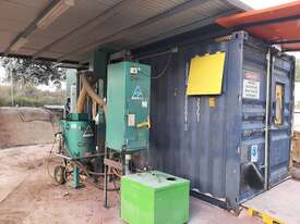 Abss Sand Blaster and Compressor complete with 6m blast room - picture0' - Click to enlarge