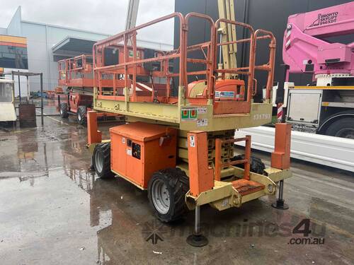 JLG Rough Terrain Scissor Lift