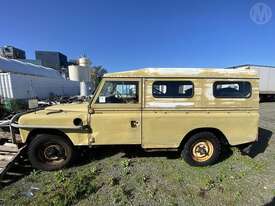 Land Rover 109 Series III - picture2' - Click to enlarge