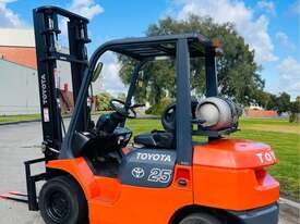 TOYOTA FG25 2.5T FORKLIFT 4M LIFT SIDE SHIFT - picture0' - Click to enlarge