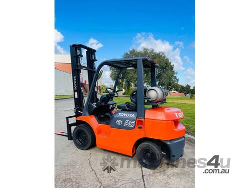 TOYOTA FG25 2.5T FORKLIFT 4M LIFT SIDE SHIFT