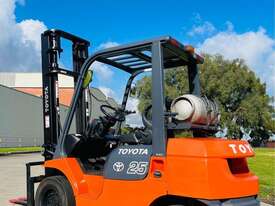 TOYOTA FG25 2.5T FORKLIFT 4M LIFT SIDE SHIFT - picture2' - Click to enlarge