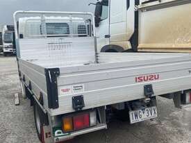 Isuzu NLR 45 150 - picture1' - Click to enlarge