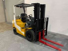 TCM 2.5t LPG Forklift - picture0' - Click to enlarge