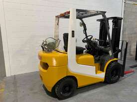 TCM 2.5t LPG Forklift - picture1' - Click to enlarge