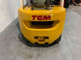 TCM 2.5t LPG Forklift - picture2' - Click to enlarge