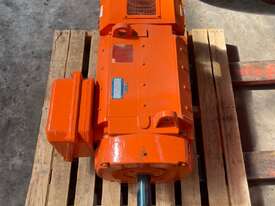 142 kw 195 hp 1660 rpm 460v Foot Mount 225 frame DC Electric Motor Baumuller Type GNA225MV - picture0' - Click to enlarge