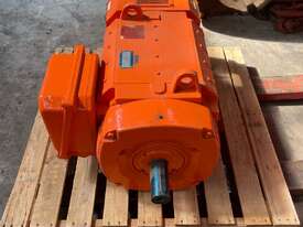 142 kw 195 hp 1660 rpm 460v Foot Mount 225 frame DC Electric Motor Baumuller Type GNA225MV - picture0' - Click to enlarge