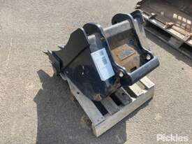 Bobcat Digging Bucket - Bucket Measurements: 430mm,Serial No: 6733165 - picture0' - Click to enlarge