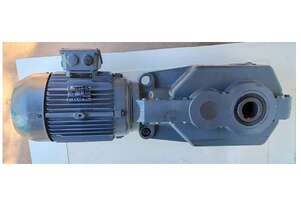 LLOYDS DEALS - 2012 Wirtgen 11 kW Rpm : 81 Ratio : 18 : 1 Type 74141 Gear Drive